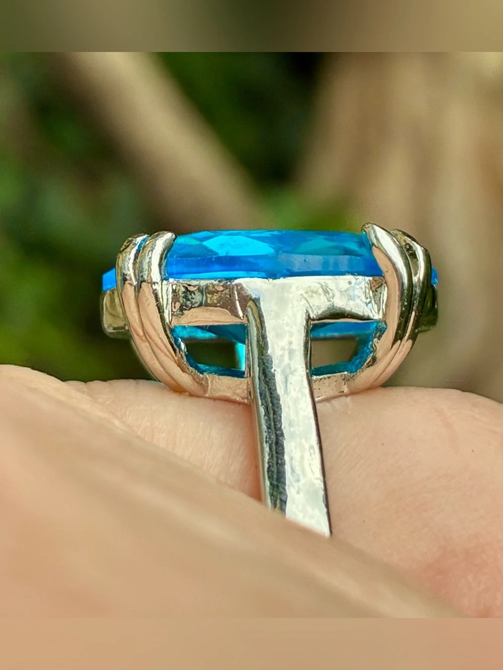 💙 Large Vibrant Blue Oval Egg Shape Faceted Gemstone Statement Ring